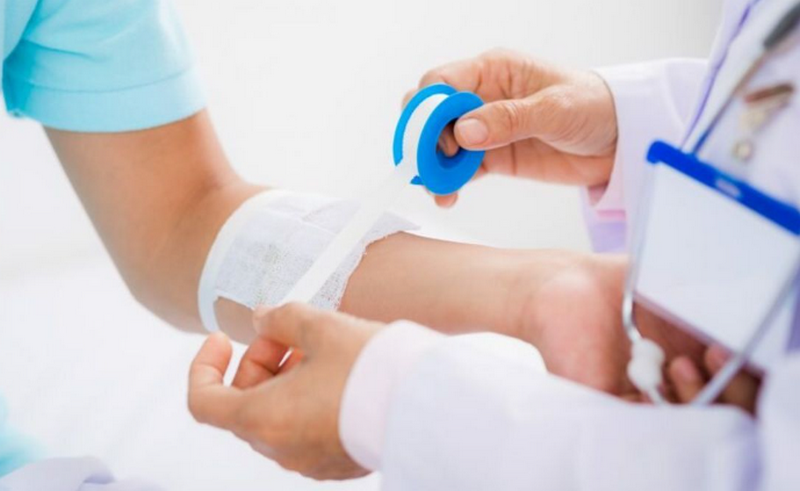 Có nên nặn mủ vết thương không? Cách xử lý an toàn và hiệu quả