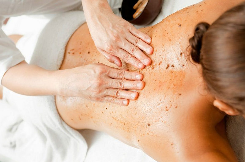 Cách làm trắng da body tại nhà, từ tự nhiên đến hoạt chất chuyên biệt