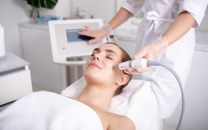 Bắn laser là gì? Giải pháp trẻ hóa và tái tạo da – liệu có an toàn?