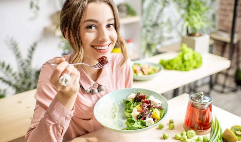 Nên ăn gì để trắng da? Top 20+ thực phẩm, thức uống giúp da sáng mịn