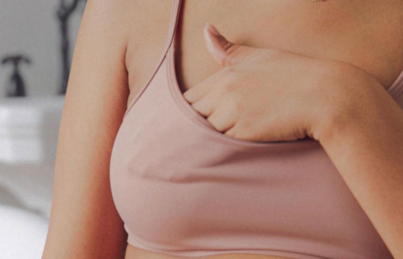 Núm vú thâm: Nguyên nhân và cách xử lý