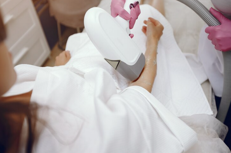 Triệt lông Diode Laser là gì? Có tốt không? Ưu nhược điểm & giá mới nhất