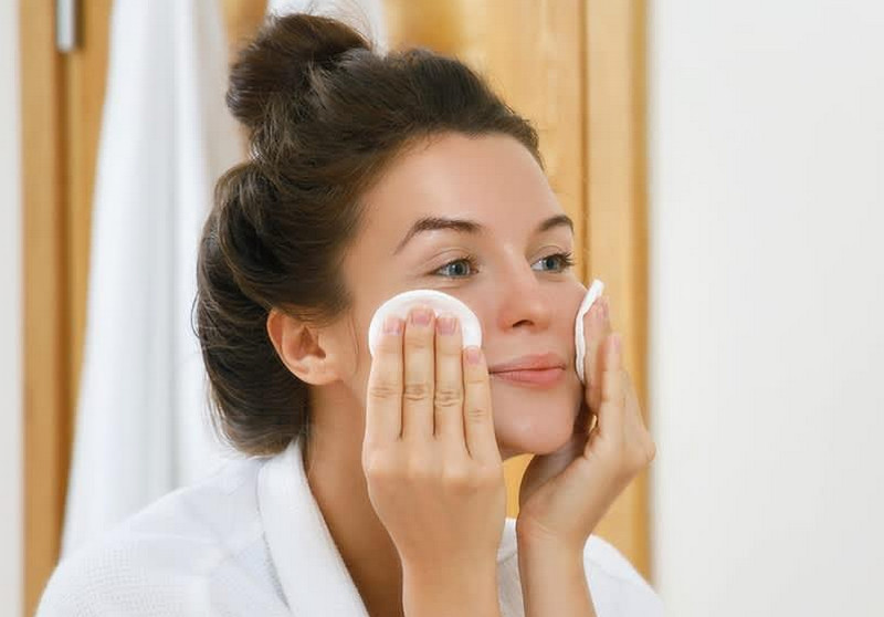 Nước Tẩy Trang Là Gì? Công Dụng Và Cách Chọn Phù Hợp Với Từng Loại Da 