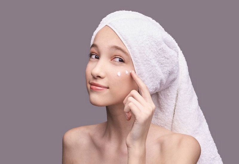 Cách chọn kem chống nắng nâng tone cho da dầu và tiêu chí từ bác sĩ