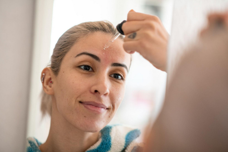 Các bước skincare cho da dầu mụn: Quy trình chuẩn bác sĩ