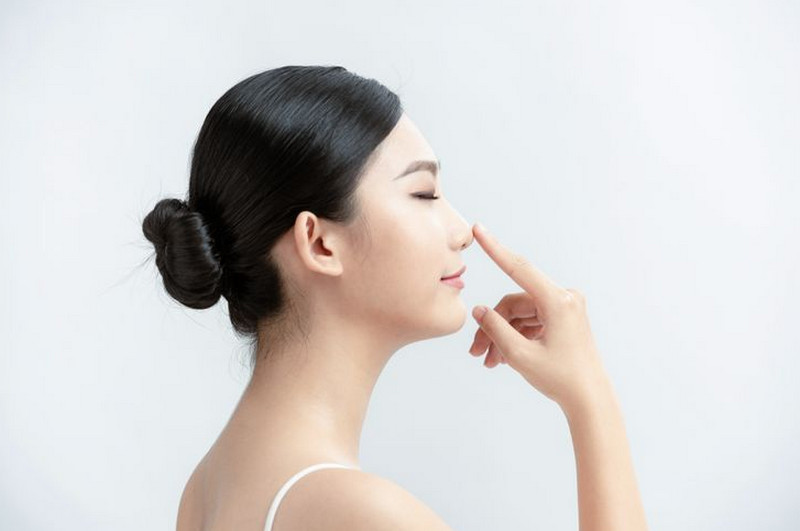 Mũi tẹt có xấu không? Đánh giá theo tỷ lệ và tổng thể khuôn mặt